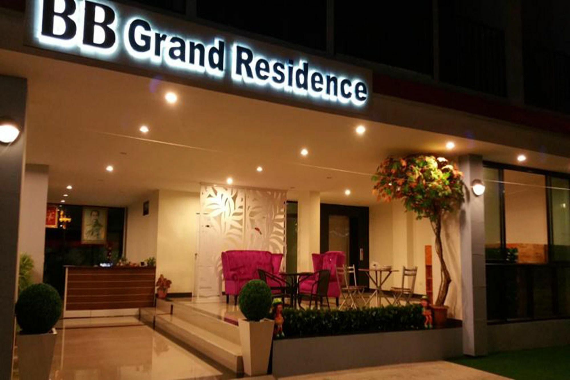 Bb Grand Residence Pattaja Kültér fotó